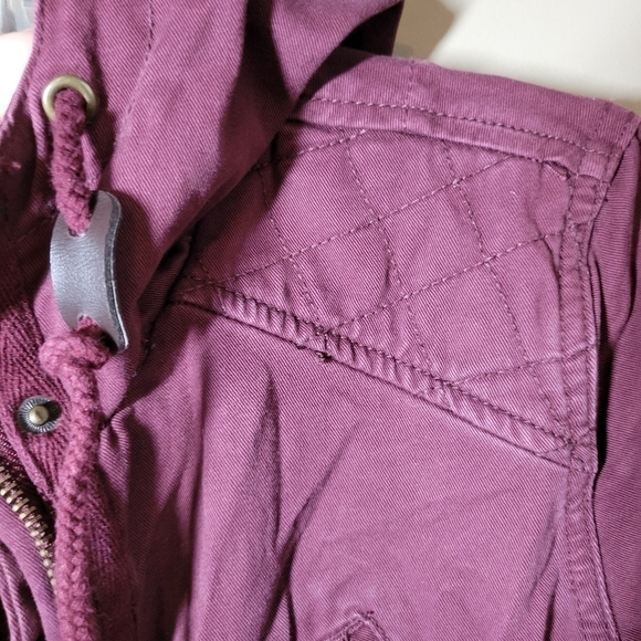 Ardene small burgundy lightweight fall/spring quilted jacket layering piece - Picture 9 of 13